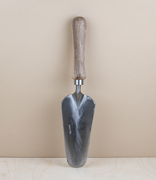 Sneeboer Hand-Forged Flowerbed Trowel