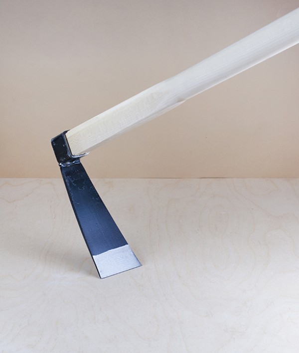 Bachi-kuwa, long handled trapezoid hoe