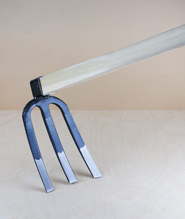 Long handled Sanbon Kuwa forked hoe