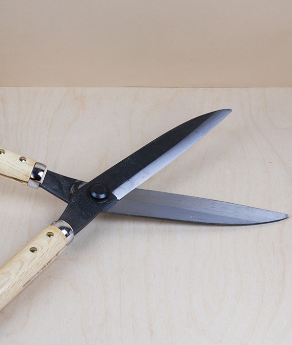 Yasugi Steel hand-forged hedge shears