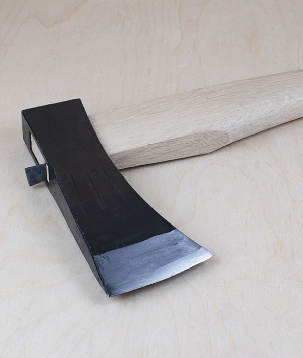 Kiwari ono, a Japanese wood-splitting axe