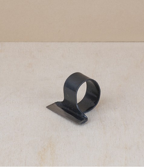 Japanese finger-mounted harvesting blade