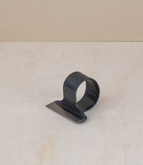 Japanese finger-mounted harvesting blade