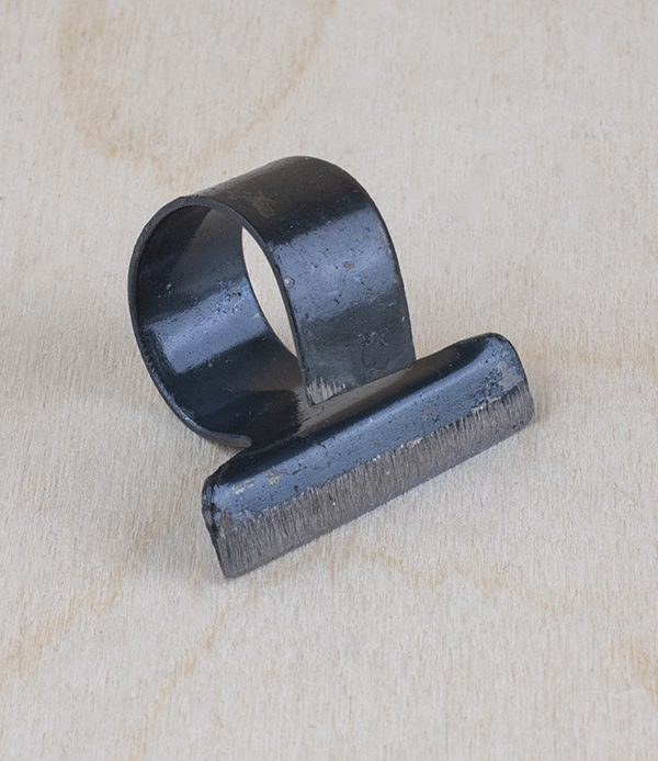 Japanese finger-mounted harvesting blade