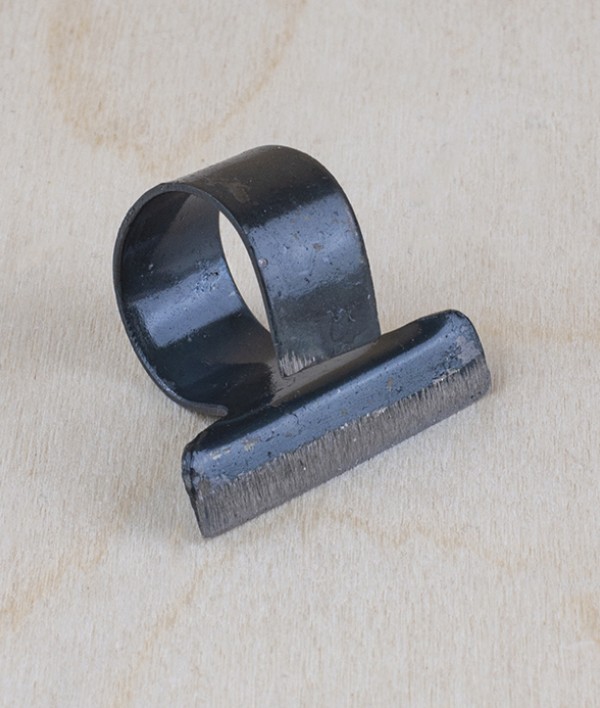 Japanese finger-mounted harvesting blade