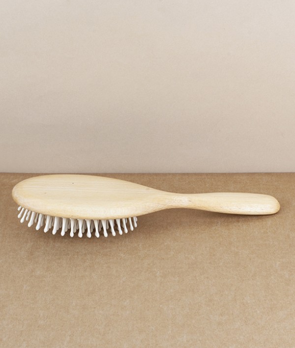 Hairbrush, beech and rounded hornbeam pins