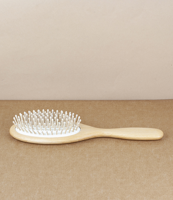 Hairbrush, beech and rounded hornbeam pins