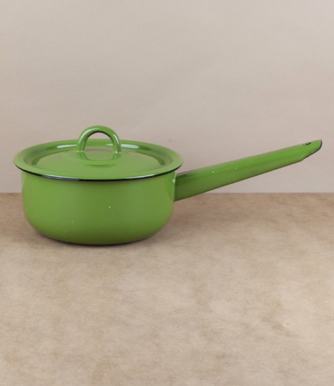 Ukrainian enamel lidded saucepan – grass green