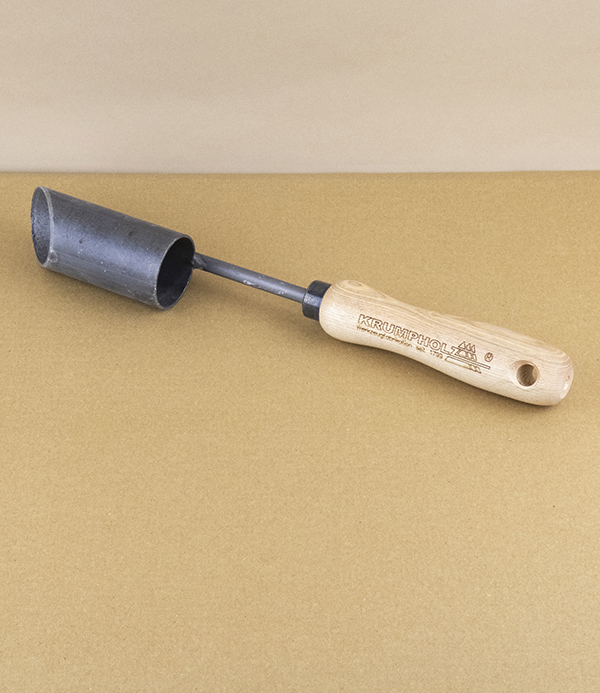 Krumpholz ash-handled bulb planter