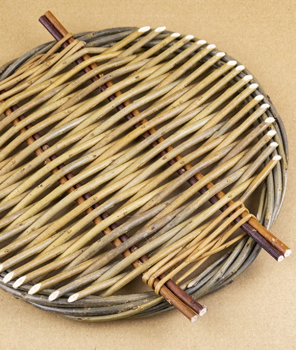Worcestershire willow tension tray / trivet