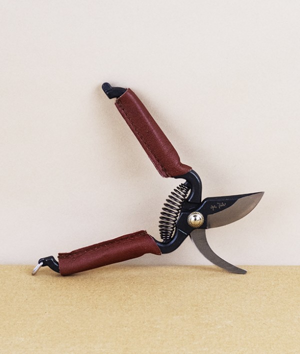 Japanese leather-handled mini secateurs